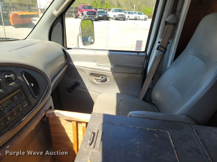 image for item DP1357 2001 Ford E450 Super Duty box truck