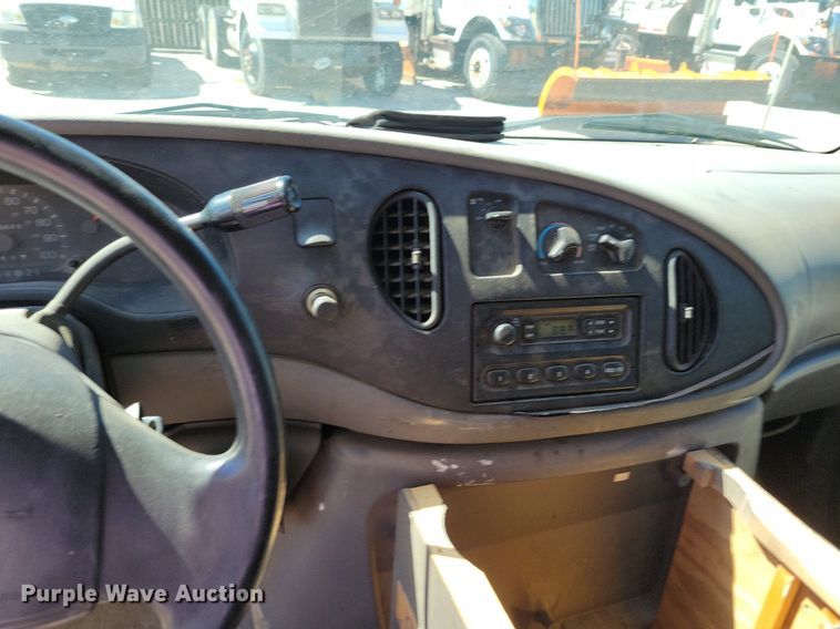 image for item DP1357 2001 Ford E450 Super Duty box truck