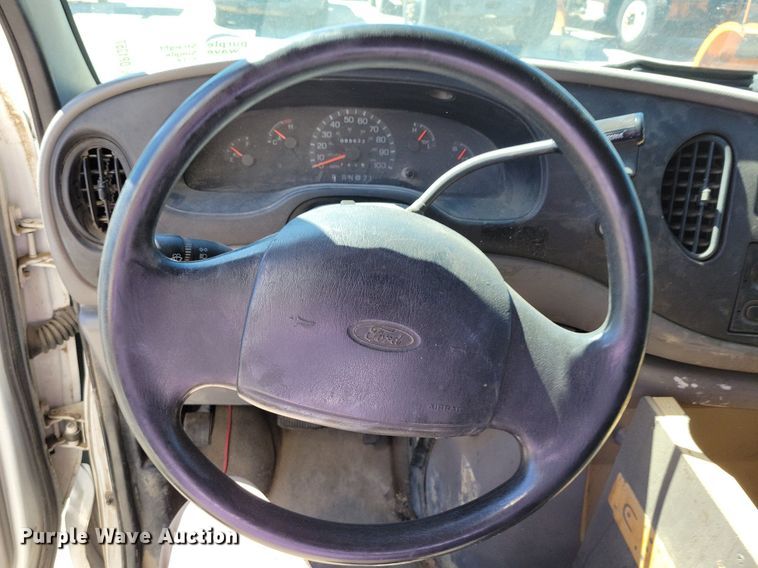 image for item DP1357 2001 Ford E450 Super Duty box truck