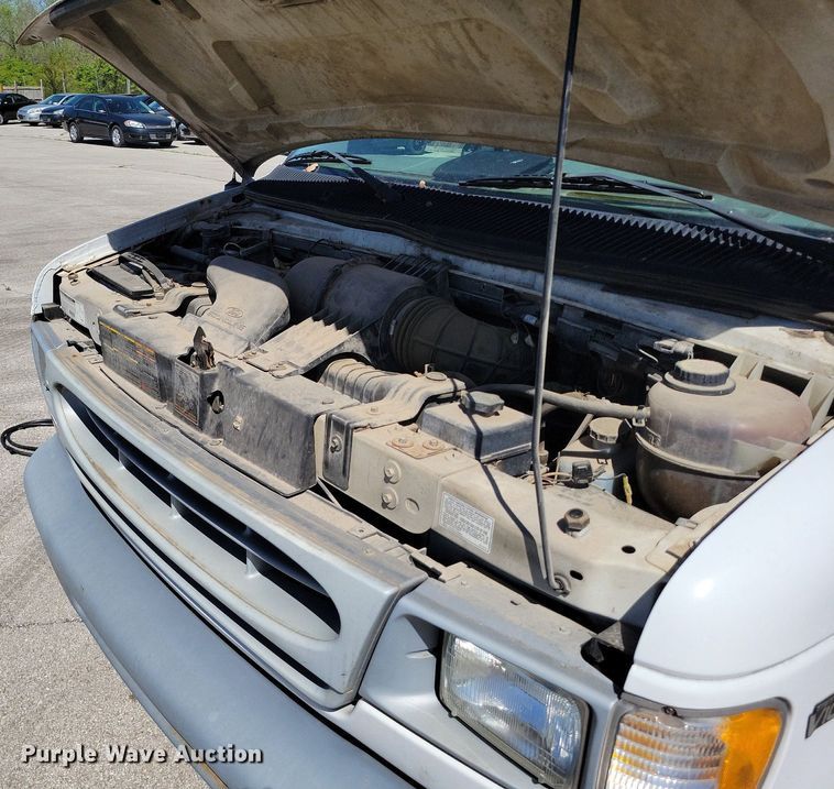 image for item DP1357 2001 Ford E450 Super Duty box truck