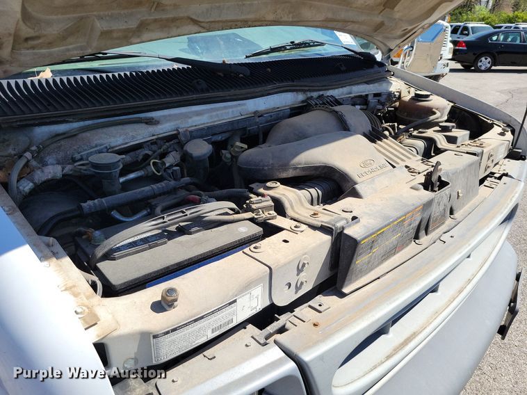 image for item DP1357 2001 Ford E450 Super Duty box truck