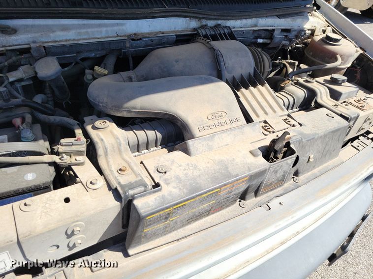 image for item DP1357 2001 Ford E450 Super Duty box truck