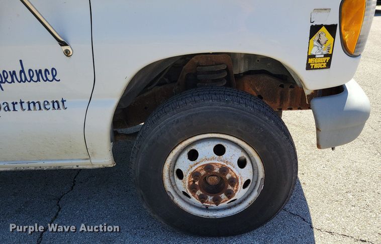 image for item DP1357 2001 Ford E450 Super Duty box truck