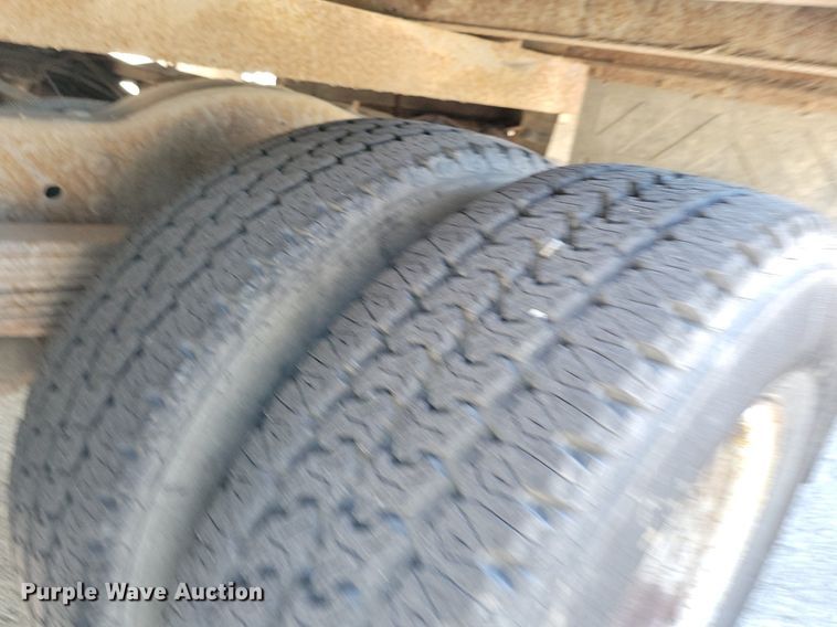 image for item DP1357 2001 Ford E450 Super Duty box truck