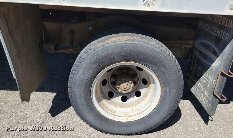 image for item DP1357 2001 Ford E450 Super Duty box truck