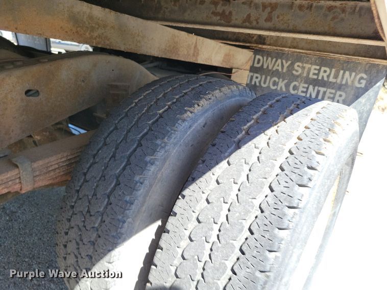 image for item DP1357 2001 Ford E450 Super Duty box truck