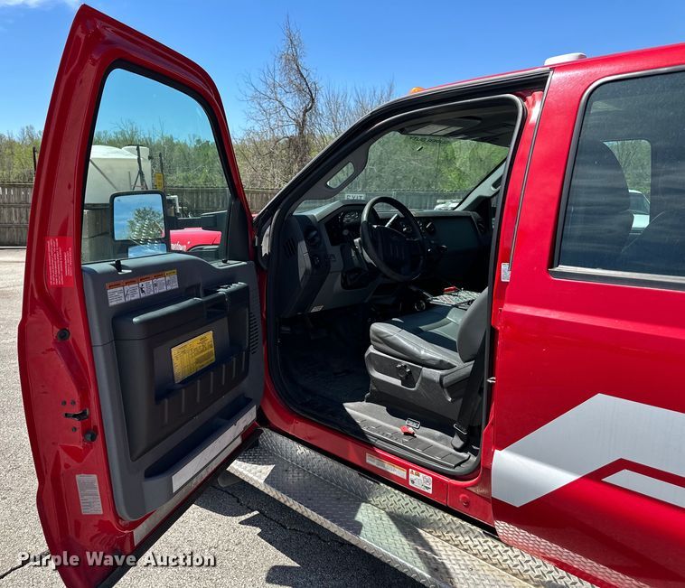 image for item DP1377 2013 Ford F550 Super Duty Crew Cab truck cab and chassis