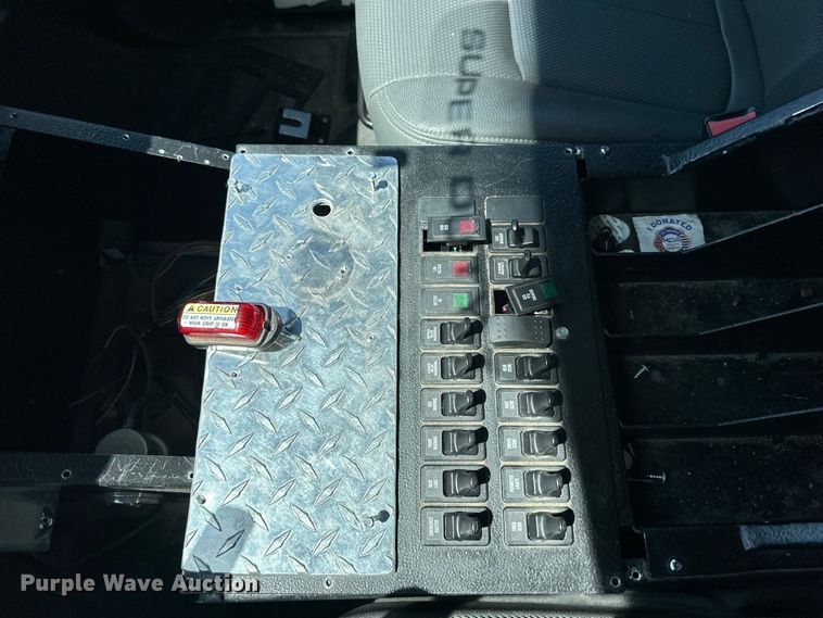 image for item DP1377 2013 Ford F550 Super Duty Crew Cab truck cab and chassis