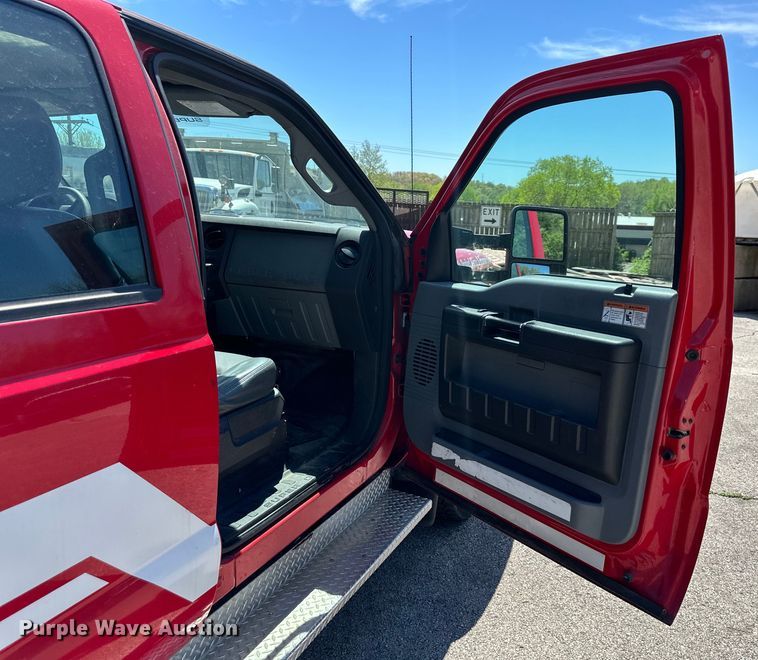 image for item DP1377 2013 Ford F550 Super Duty Crew Cab truck cab and chassis