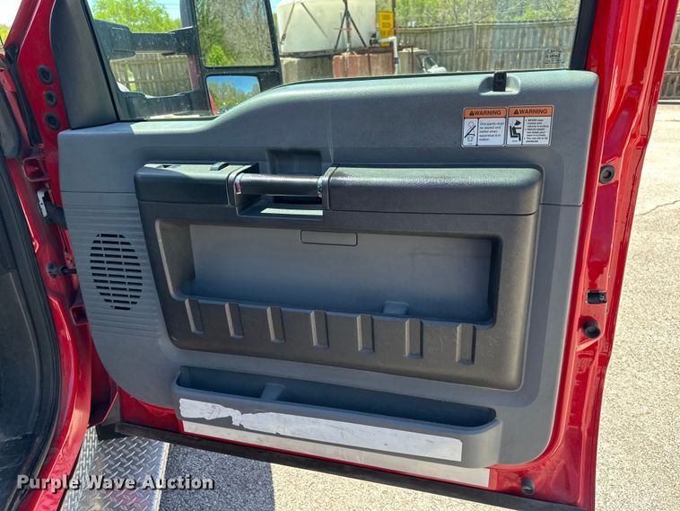 image for item DP1377 2013 Ford F550 Super Duty Crew Cab truck cab and chassis