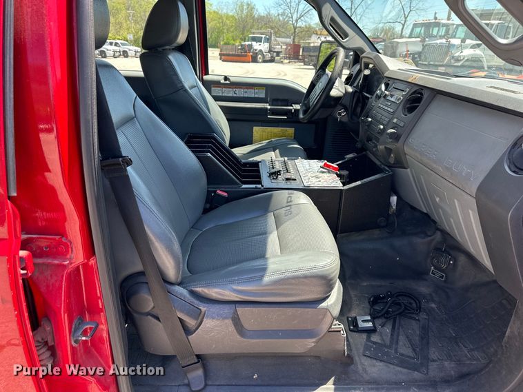 image for item DP1377 2013 Ford F550 Super Duty Crew Cab truck cab and chassis