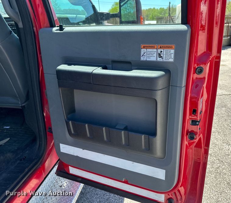 image for item DP1377 2013 Ford F550 Super Duty Crew Cab truck cab and chassis