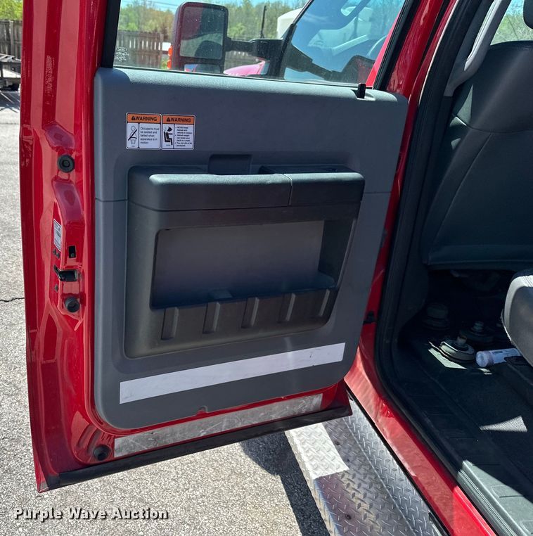 image for item DP1377 2013 Ford F550 Super Duty Crew Cab truck cab and chassis