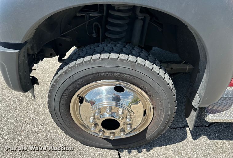 image for item DP1377 2013 Ford F550 Super Duty Crew Cab truck cab and chassis