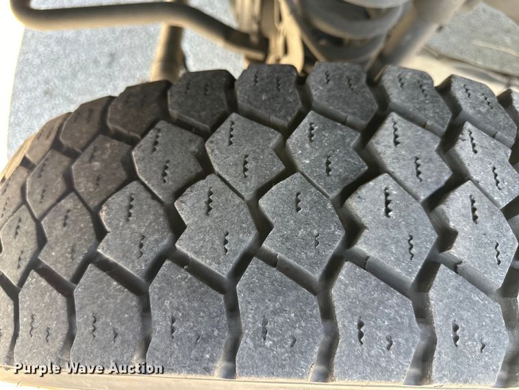 image for item DP1377 2013 Ford F550 Super Duty Crew Cab truck cab and chassis