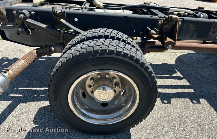 image for item DP1377 2013 Ford F550 Super Duty Crew Cab truck cab and chassis