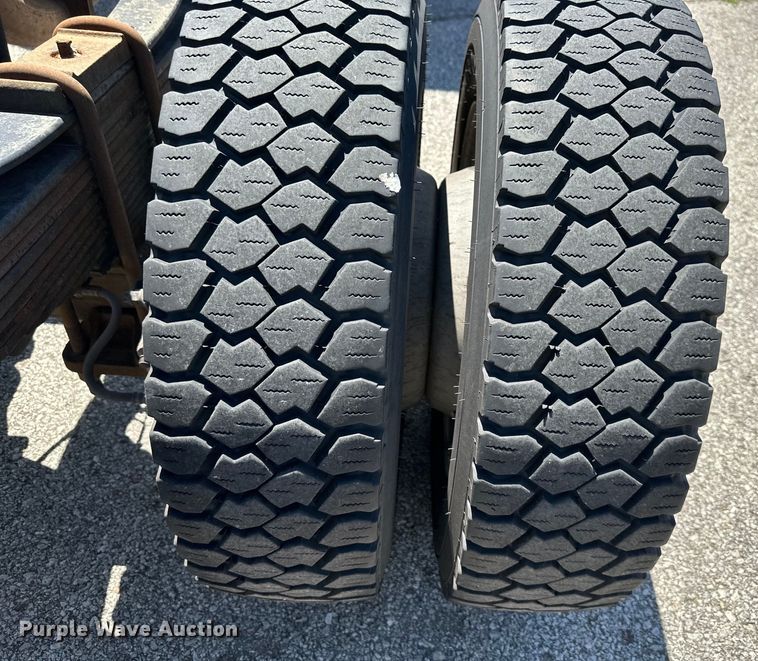 image for item DP1377 2013 Ford F550 Super Duty Crew Cab truck cab and chassis