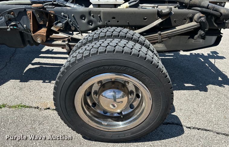 image for item DP1377 2013 Ford F550 Super Duty Crew Cab truck cab and chassis