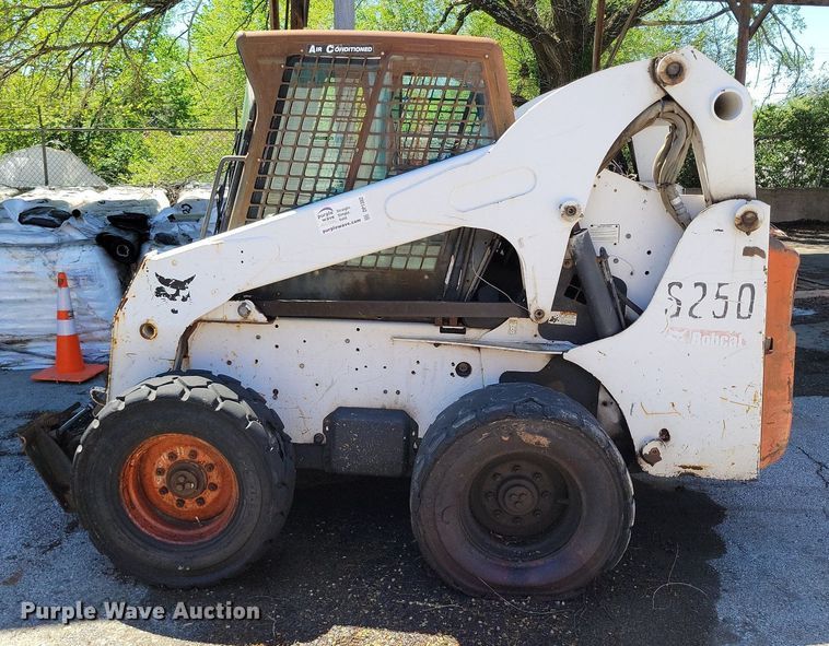 image for item DP1382 2008 Bobcat S250 skid steer loader
