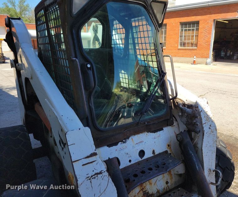image for item DP1382 2008 Bobcat S250 skid steer loader