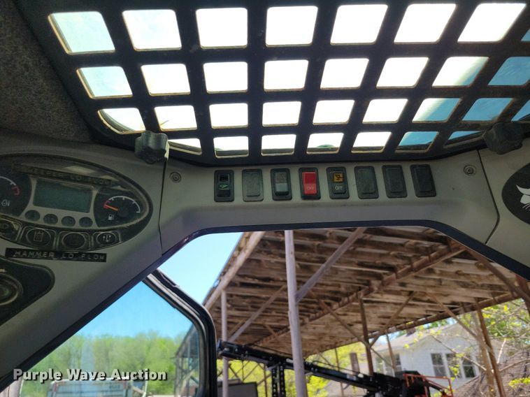 image for item DP1382 2008 Bobcat S250 skid steer loader