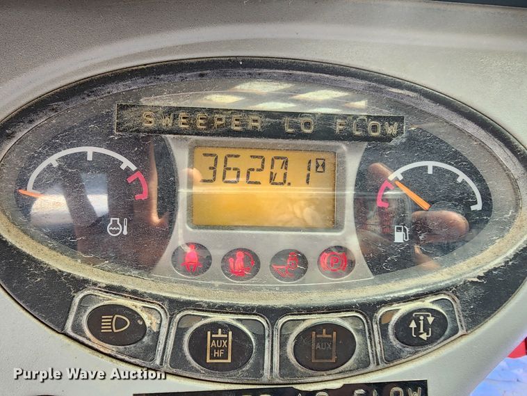 image for item DP1382 2008 Bobcat S250 skid steer loader