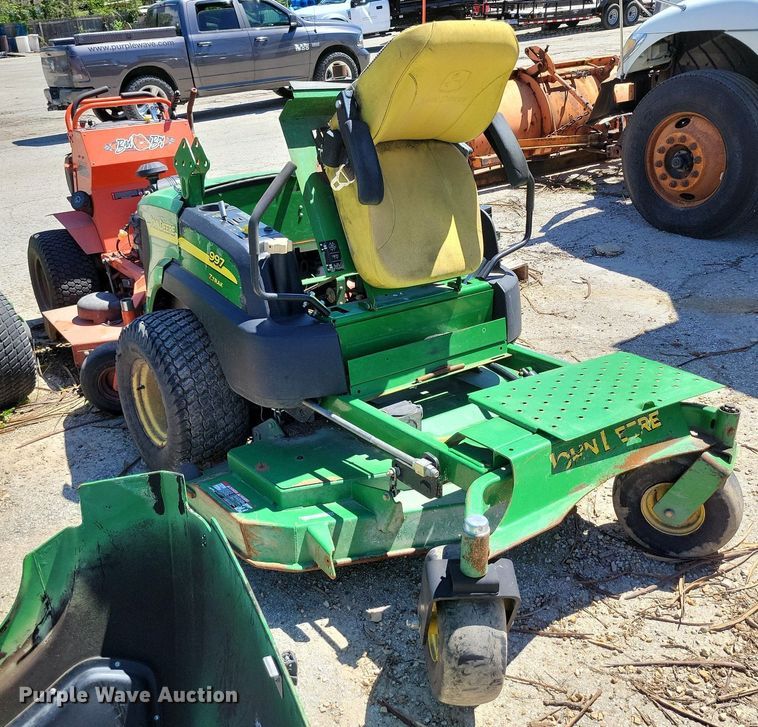 image for item DP1386 (4) ZTR lawn mowers