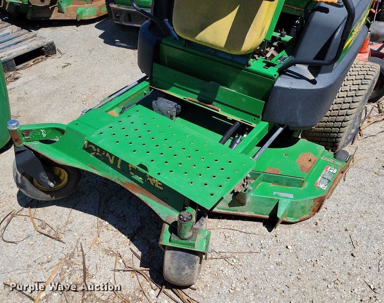 image for item DP1386 (4) ZTR lawn mowers