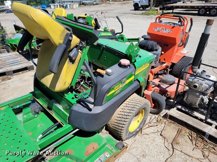 image for item DP1386 (4) ZTR lawn mowers