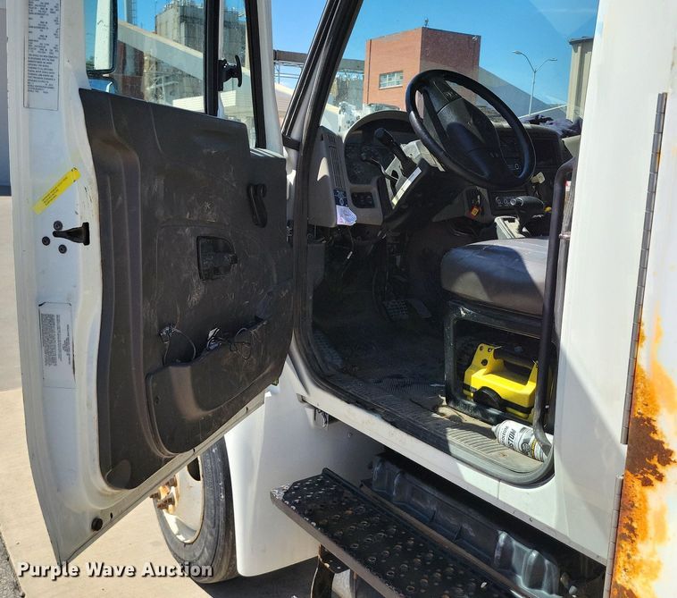 image for item DP1392 2011 International 4300M7 dump truck