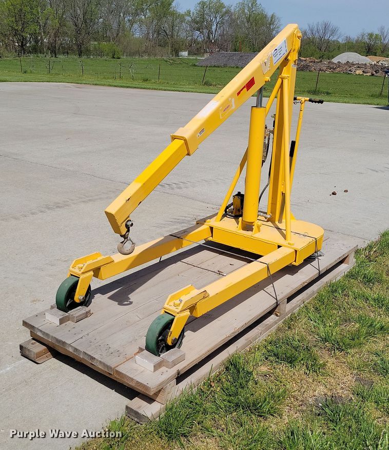 image for item DP1395 Engine hoist