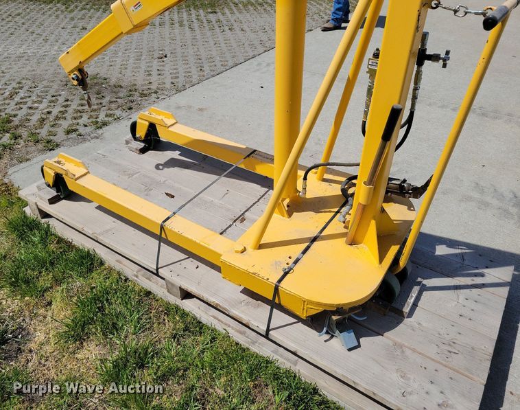 image for item DP1395 Engine hoist