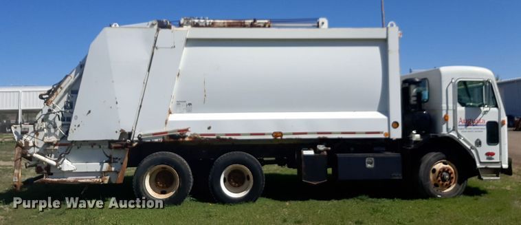 image for item DP2574 2006 Peterbilt 320 refuse truck