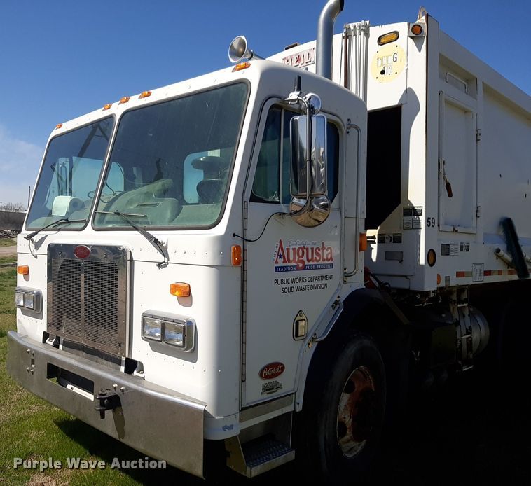 image for item DP2574 2006 Peterbilt 320 refuse truck