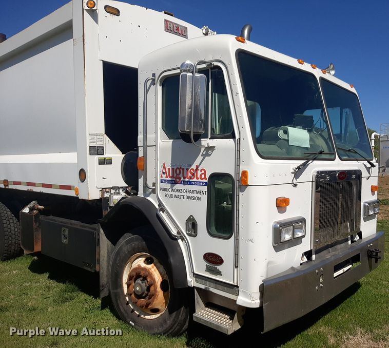 image for item DP2574 2006 Peterbilt 320 refuse truck