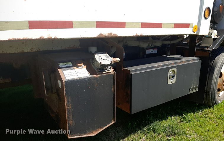 image for item DP2574 2006 Peterbilt 320 refuse truck