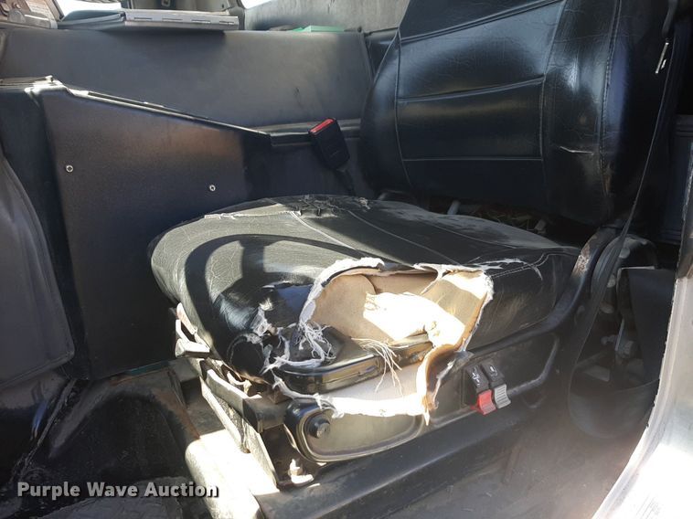 image for item DP2574 2006 Peterbilt 320 refuse truck