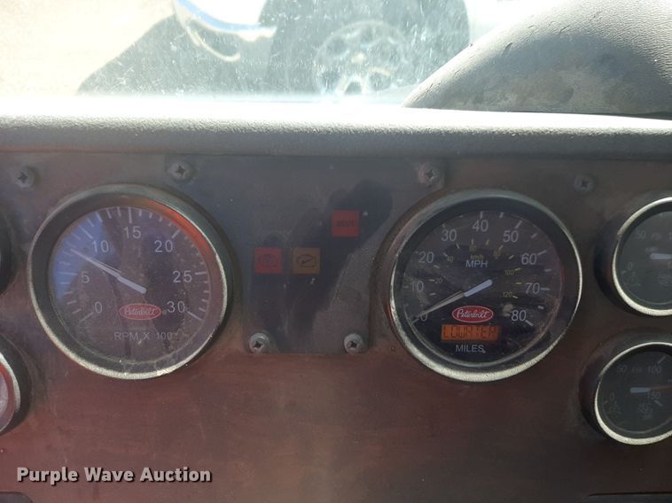 image for item DP2574 2006 Peterbilt 320 refuse truck