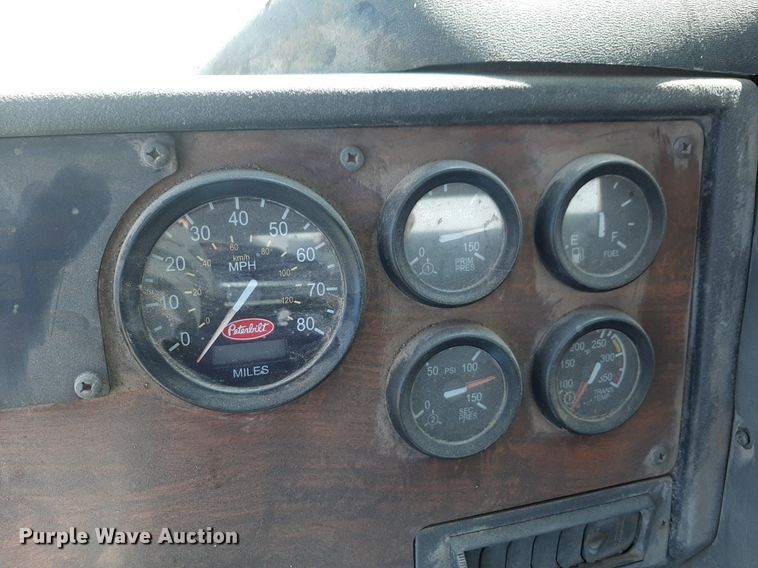 image for item DP2574 2006 Peterbilt 320 refuse truck