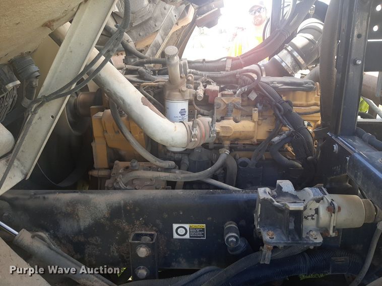 image for item DP2574 2006 Peterbilt 320 refuse truck