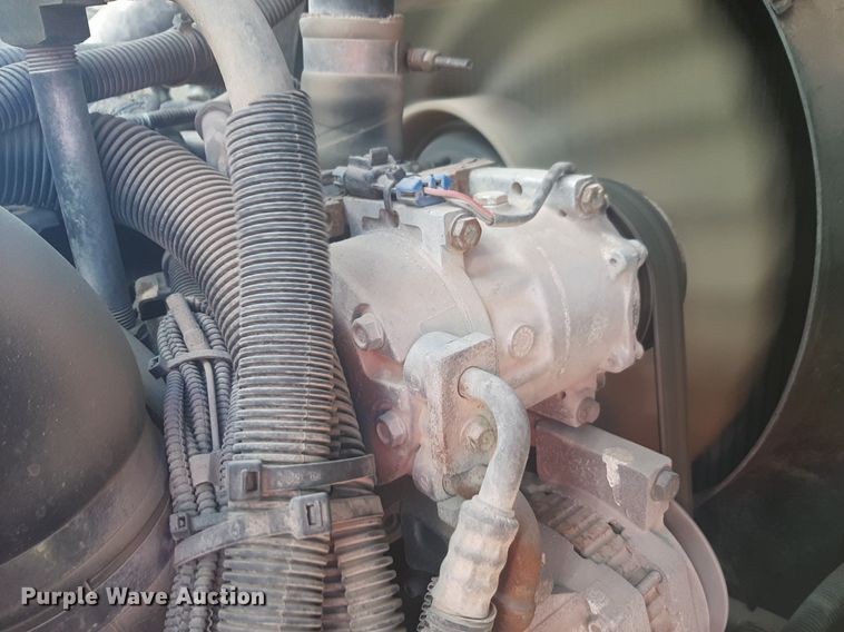 image for item DP2574 2006 Peterbilt 320 refuse truck