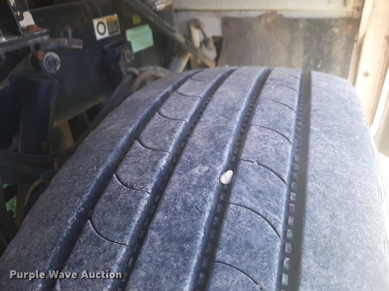 image for item DP2574 2006 Peterbilt 320 refuse truck