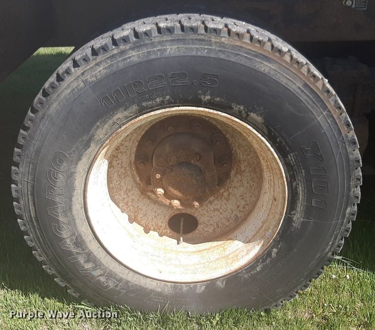 image for item DP2574 2006 Peterbilt 320 refuse truck