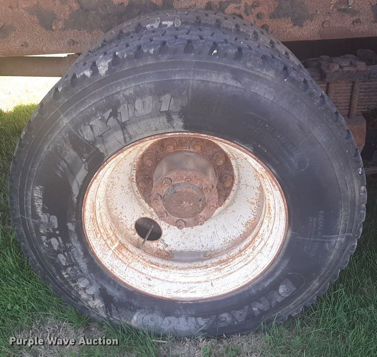 image for item DP2574 2006 Peterbilt 320 refuse truck