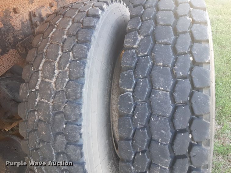 image for item DP2574 2006 Peterbilt 320 refuse truck