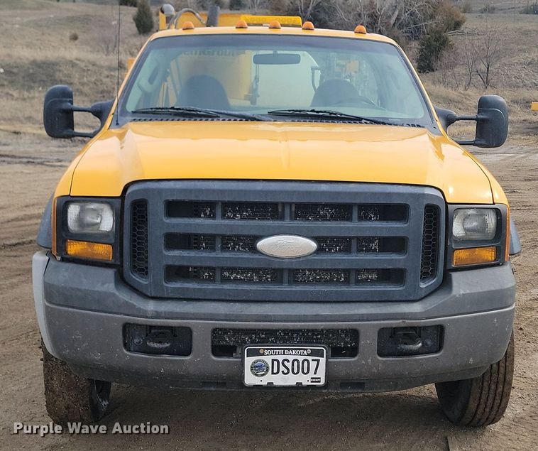 image for item DP3521 2007 Ford  F550 Super Duty XL flatbed truck