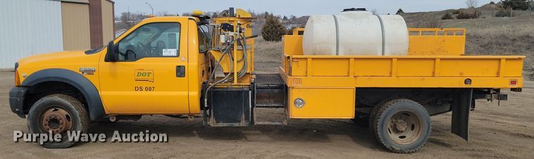 image for item DP3521 2007 Ford  F550 Super Duty XL flatbed truck