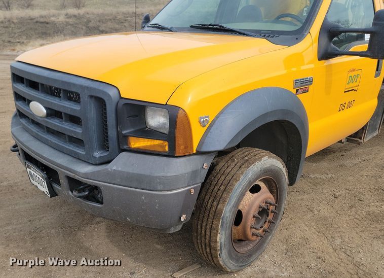 image for item DP3521 2007 Ford  F550 Super Duty XL flatbed truck