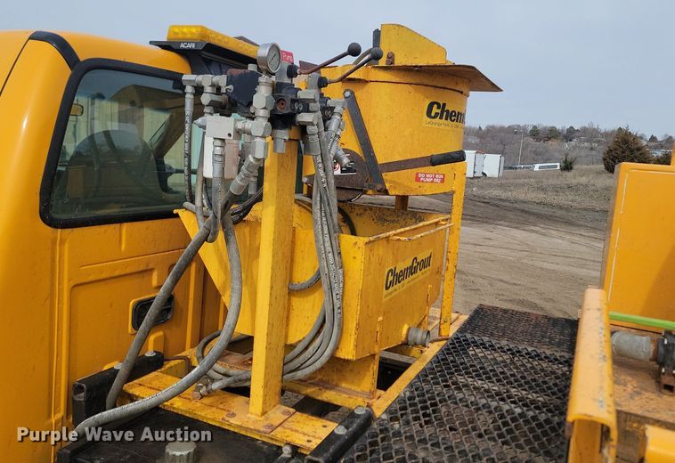 image for item DP3521 2007 Ford  F550 Super Duty XL flatbed truck