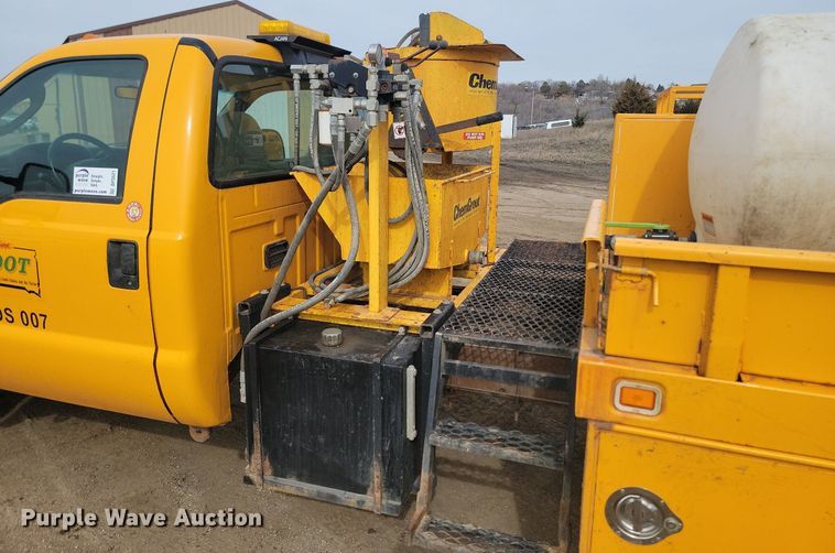 image for item DP3521 2007 Ford  F550 Super Duty XL flatbed truck